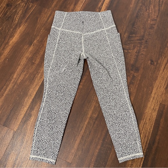 Athleta salutation stash pocket textured tight - Picture 3 of 8